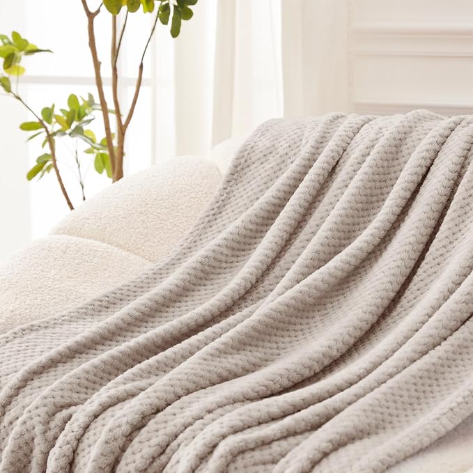 Exclusivo Mezcla Fleece Bed Blanket Queen Size, Super Soft and Warm Blankets - Image 5