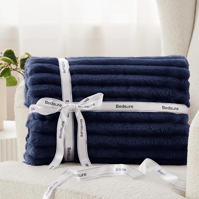 Bedsure GentleSoft Navy Fleece Blanket - Image 9