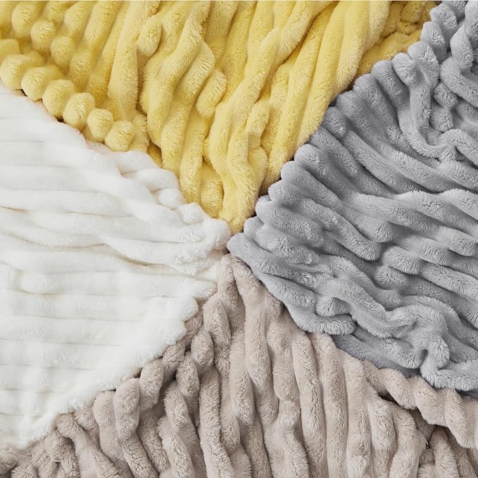 Bedsure Light Grey Fleece Blanket - Image 7