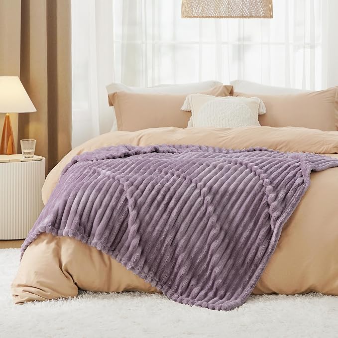 Bedsure GentleSoft Light Purple Fleece Blanket - Image 6